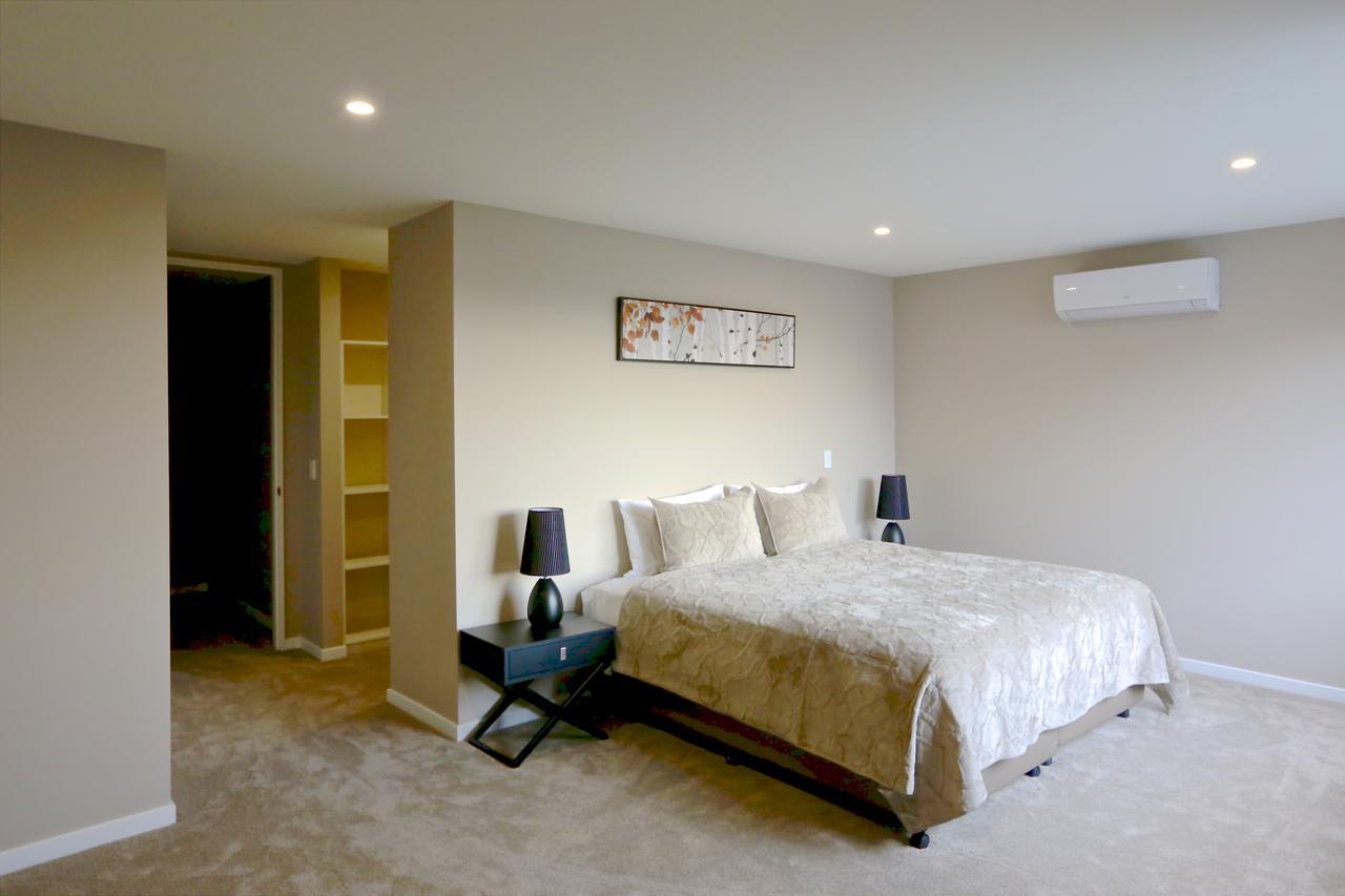 Golden Sun Apartment -Two Bedrooms, Three Bedrooms Christchurch Kültér fotó