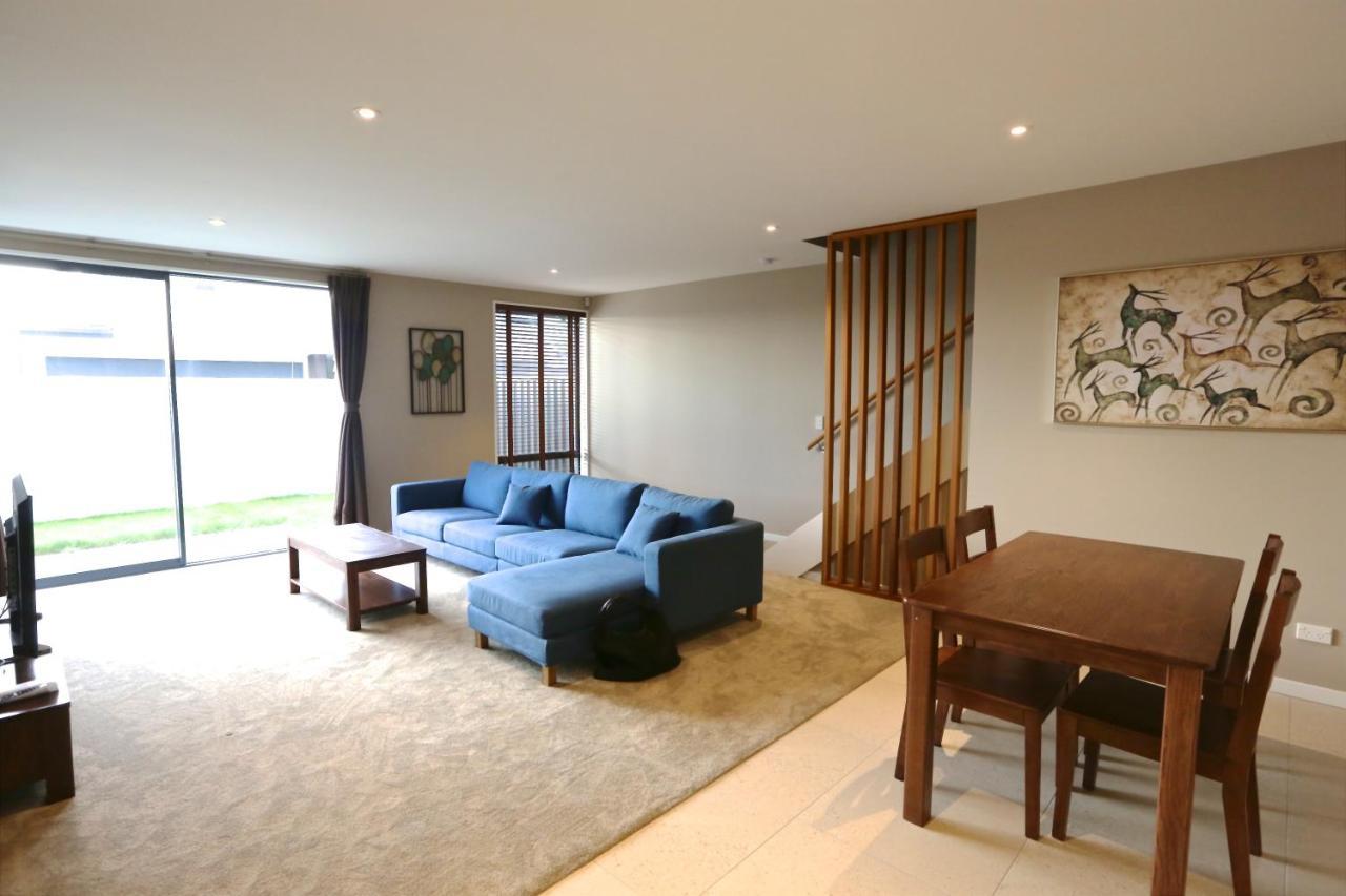 Golden Sun Apartment -Two Bedrooms, Three Bedrooms Christchurch Kültér fotó