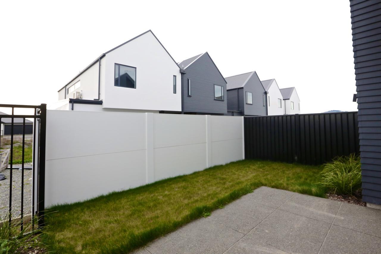 Golden Sun Apartment -Two Bedrooms, Three Bedrooms Christchurch Kültér fotó